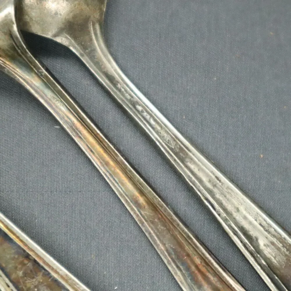 W M Rogers Flatware 12 piece set 4 spoons, 6 forks, butter knife and sugar spoon
